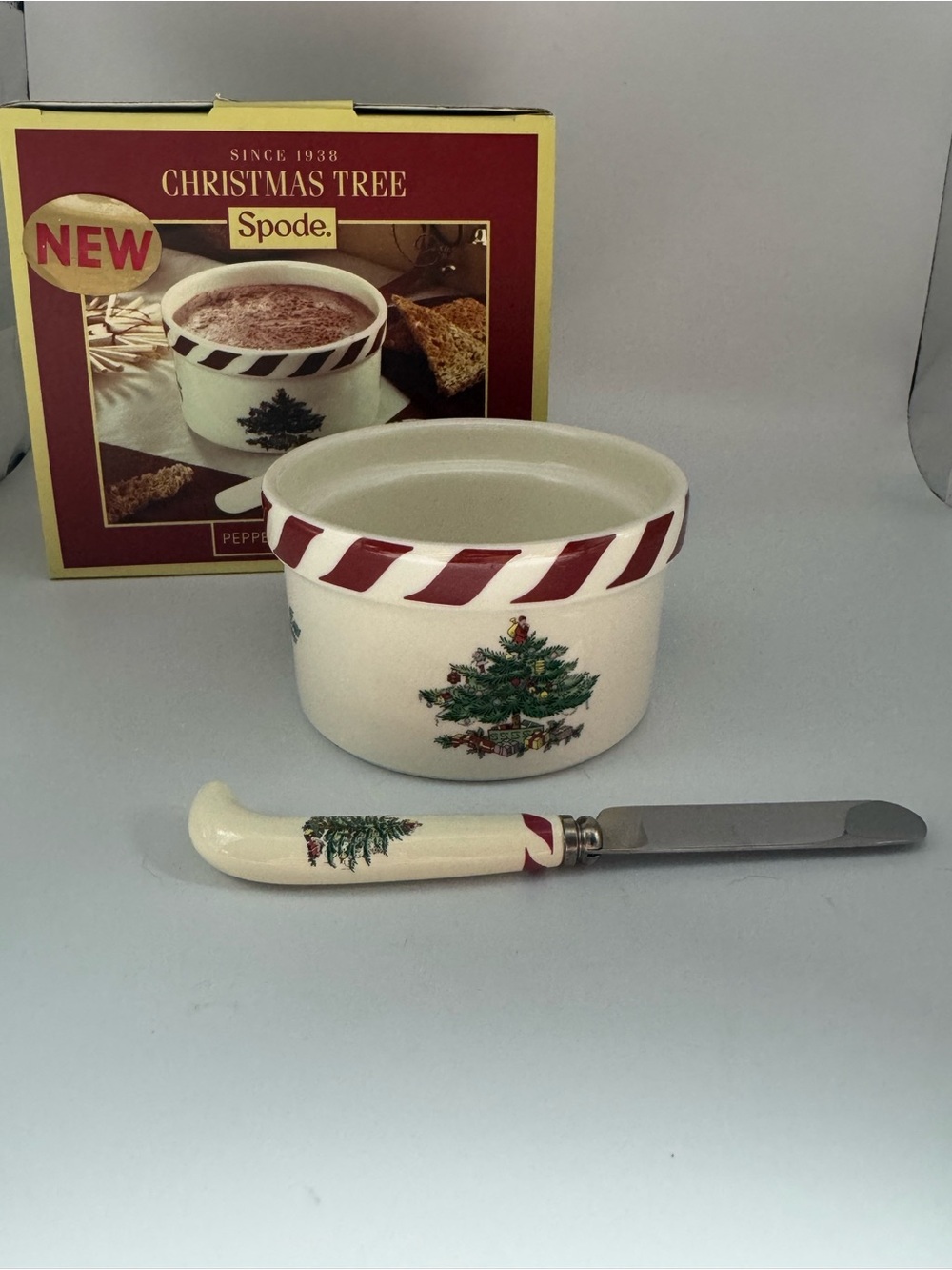 Spode Christmas Tree Dip Set with Ramekin Soreader